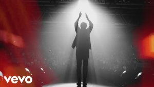 Patrick Bruel vous emmène dans les coulisses de sa tournée avec "Stand up"